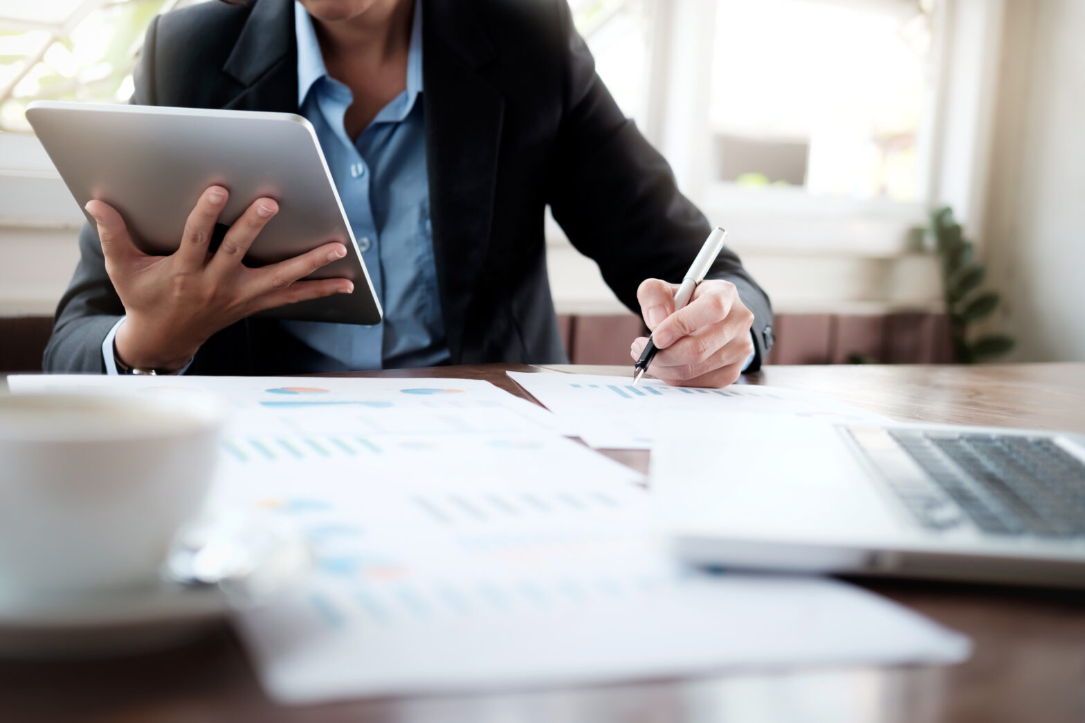 Entenda tudo sobre os pilares do compliance e como eles podem aperfeiçoar os processos da sua empresa, mantendo a conformidade com as normas jurídicas.
